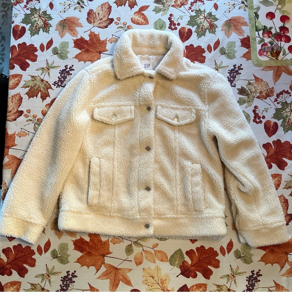 GAP Women’s Faux Fur Jacket Button White Size M Stylish Warm Winter Coat